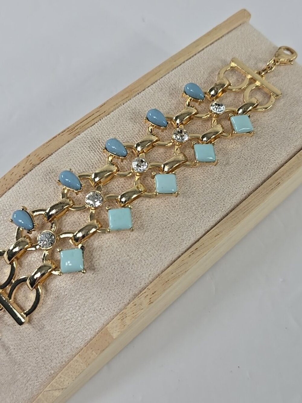 LOFT Gold Tone Rhinestone Lucite Statement Bracelet Adjustable Chain Link Fashio